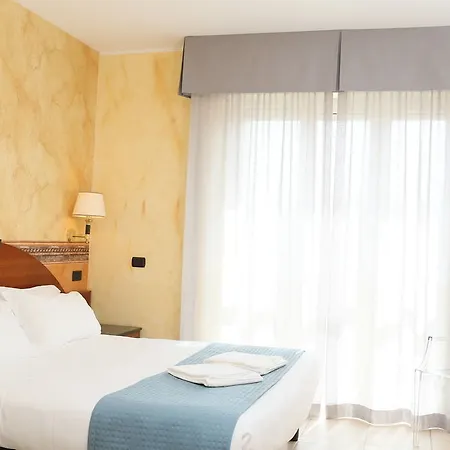 Ariae Dependance - Alihotels 4* 산 조반니 로톤도
